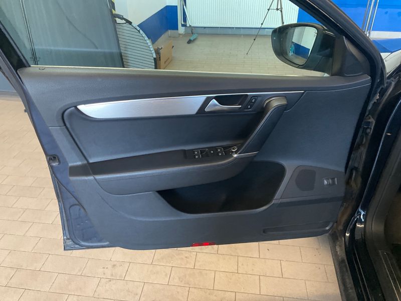 Volkswagen Passat 2.0 TDI Highline BlueMotion Tech 2013 – снимка 29