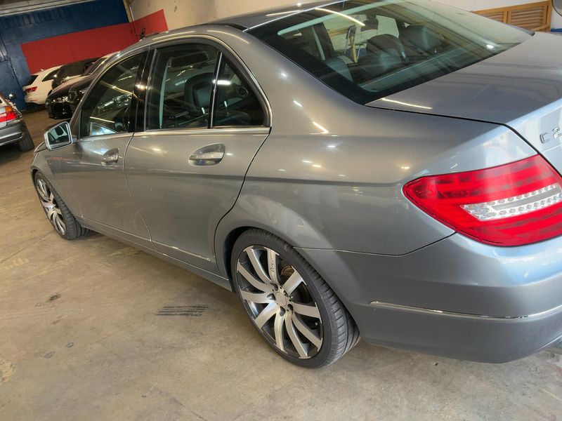 Mercedes-Benz C-Klasse C 220 CDI BlueEfficiency Avantgarde 2012 – снимка 3