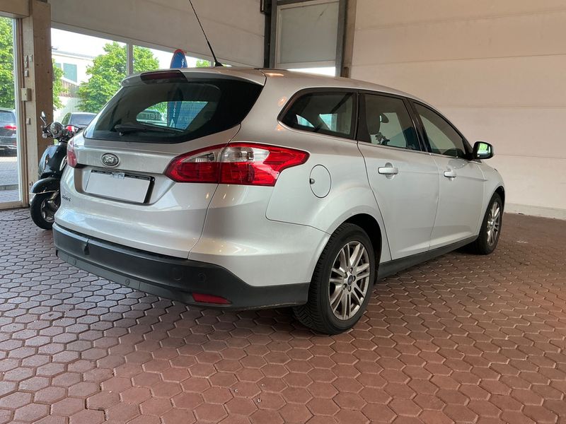 Ford Focus 1.6 Ti-VCT Titanium 2013 – снимка 2
