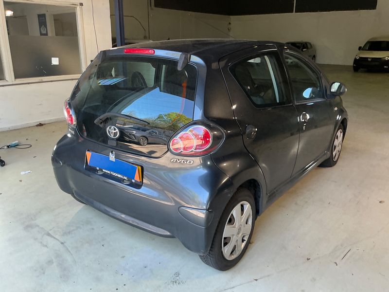 Toyota Aygo 1.0 City 2011 – снимка 2