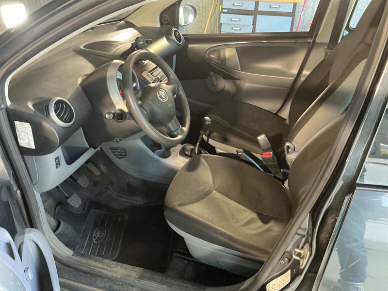 Toyota Aygo 1.0 City 2011 – снимка 3