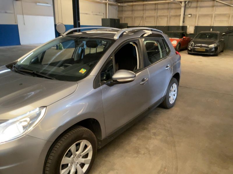 Peugeot 2008 1.2 VTi Access 2016 – снимка 2