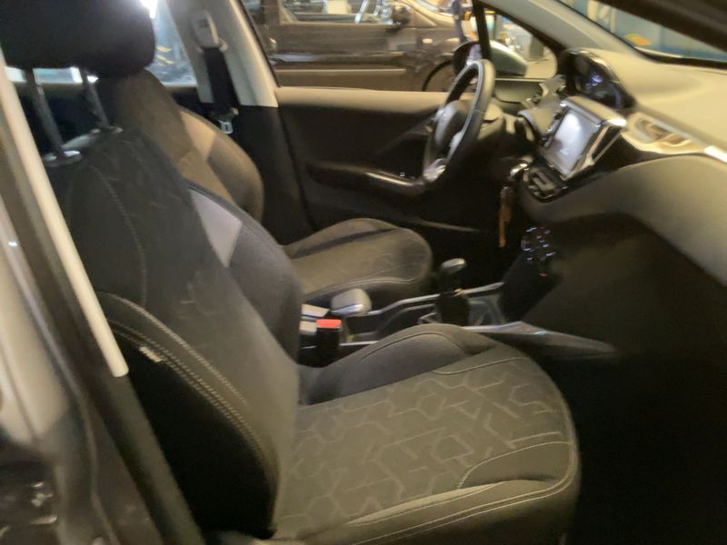 Peugeot 2008 1.2 VTi Access 2016 – снимка 16