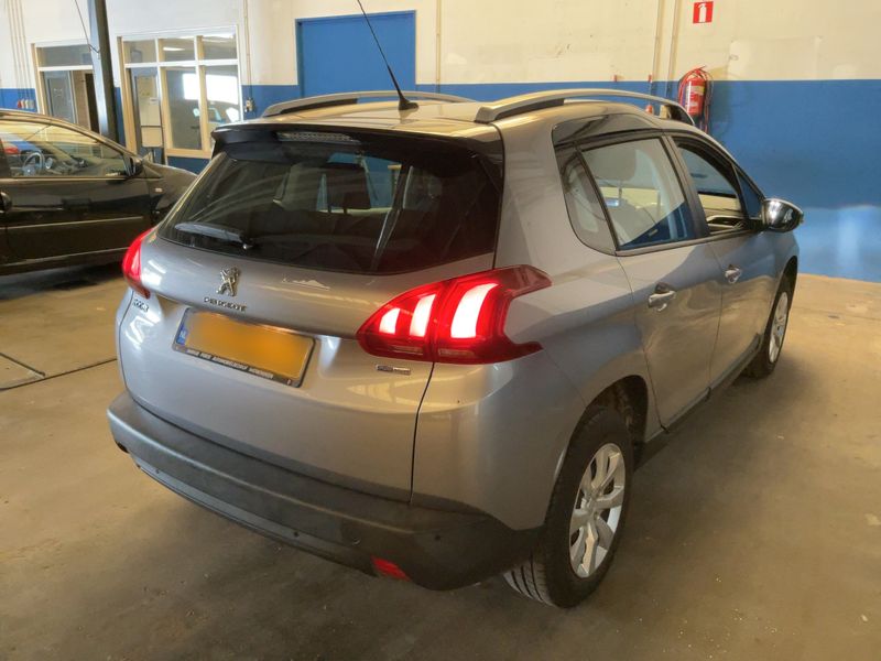 Peugeot 2008 1.2 VTi Access 2016 – снимка 8