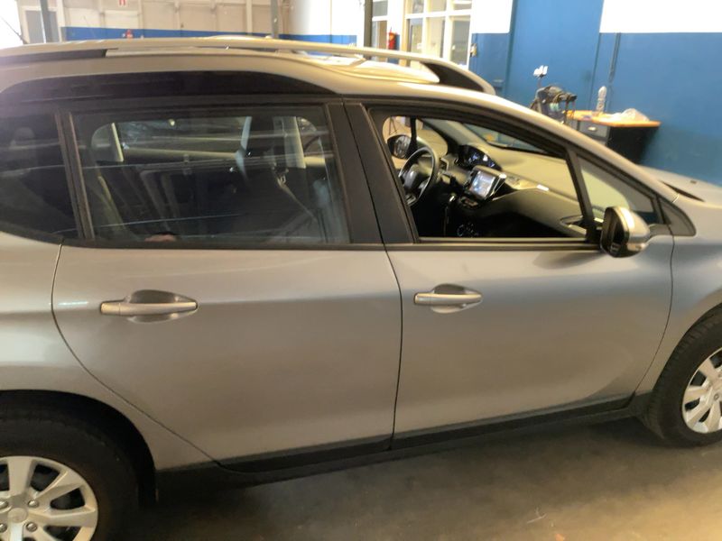 Peugeot 2008 1.2 VTi Access 2016 – снимка 10