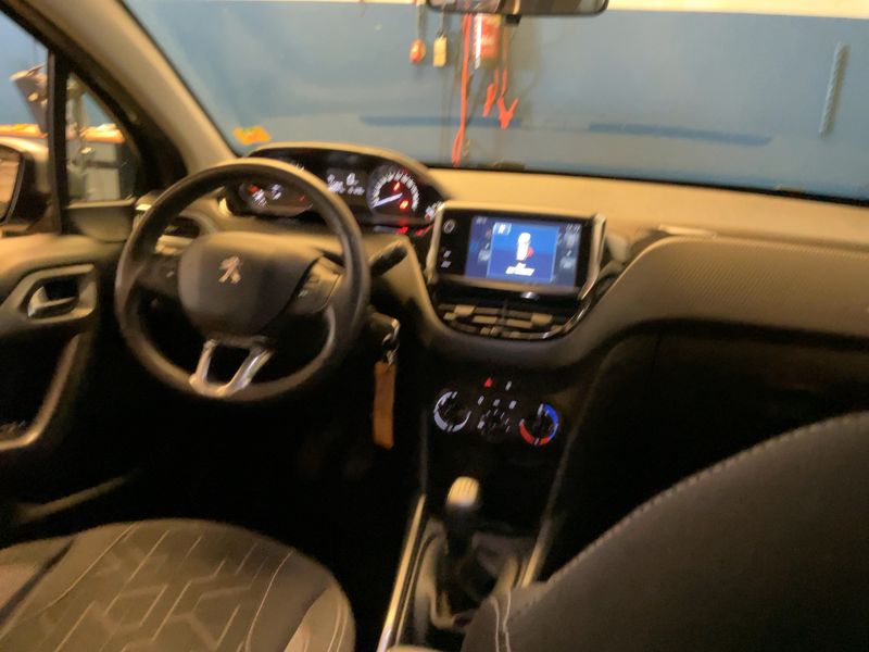 Peugeot 2008 1.2 VTi Access 2016 – снимка 17