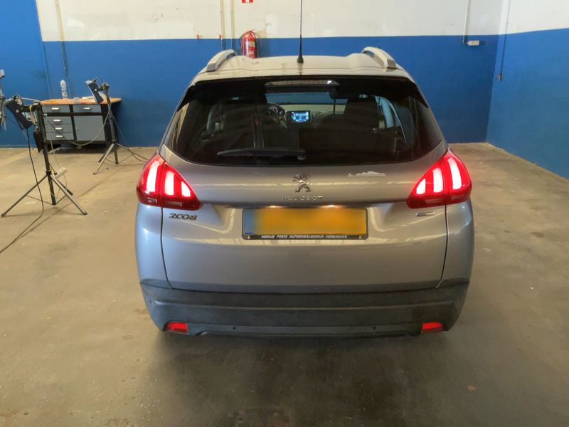 Peugeot 2008 1.2 VTi Access 2016 – снимка 7