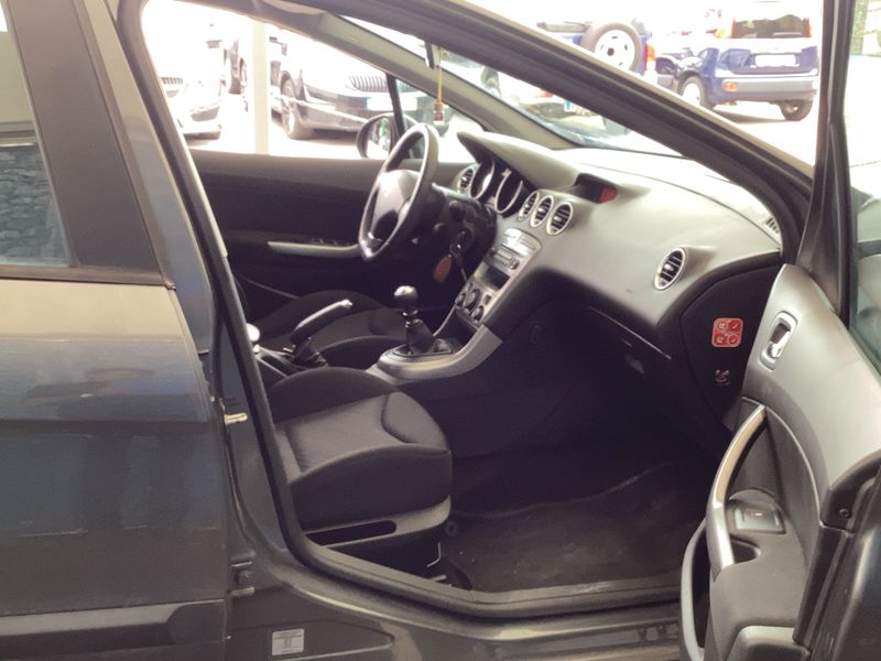 Peugeot 308 1.6 e-HDi Allure 2013 – снимка 16