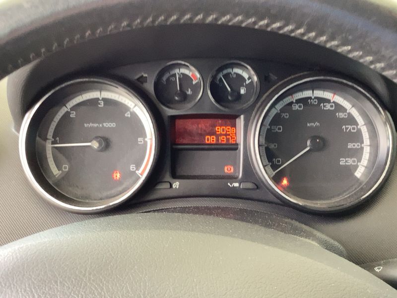 Peugeot 308 1.6 e-HDi Allure 2013 – снимка 18
