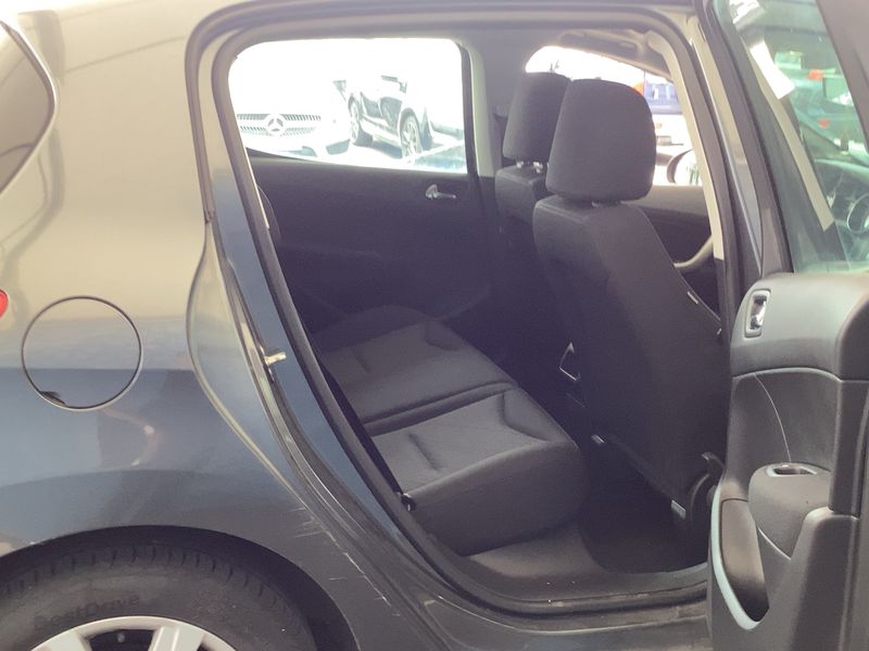 Peugeot 308 1.6 e-HDi Allure 2013 – снимка 19