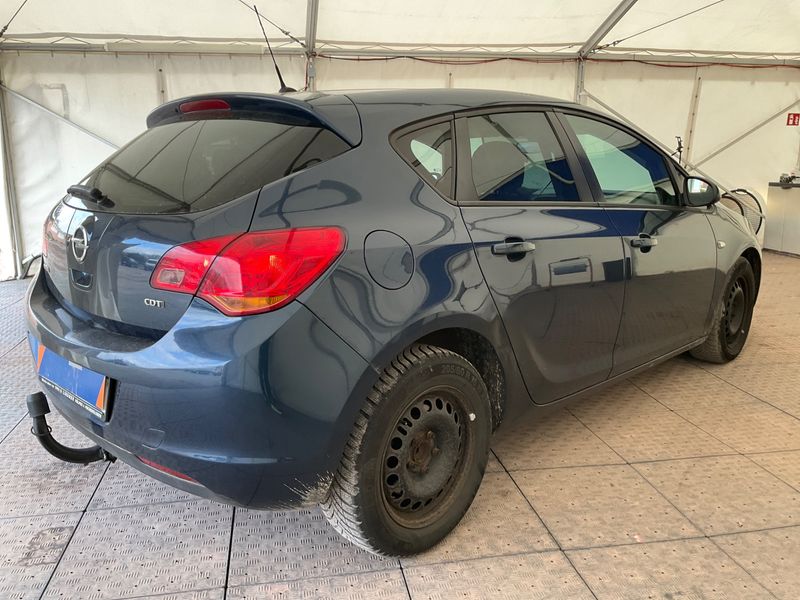 Opel Astra 1.7 CDTI Selection 2011 – снимка 2