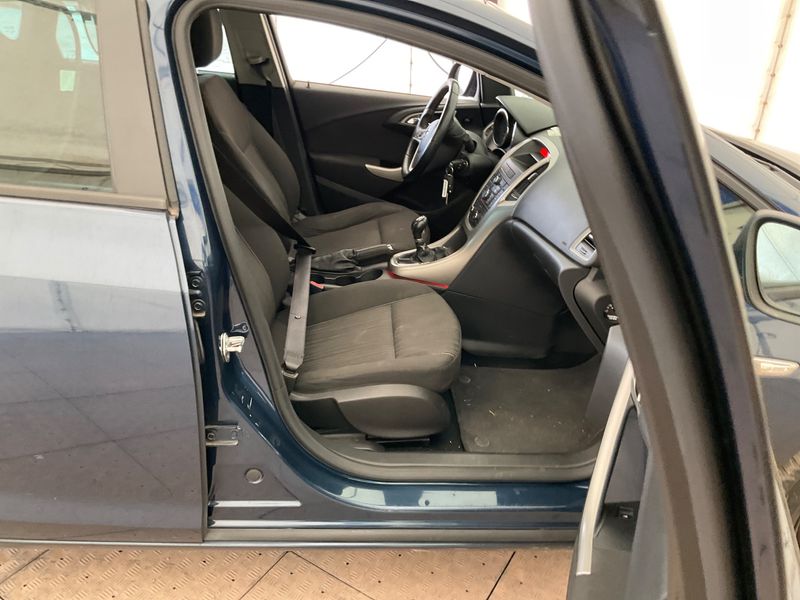 Opel Astra 1.7 CDTI Selection 2011 – снимка 3