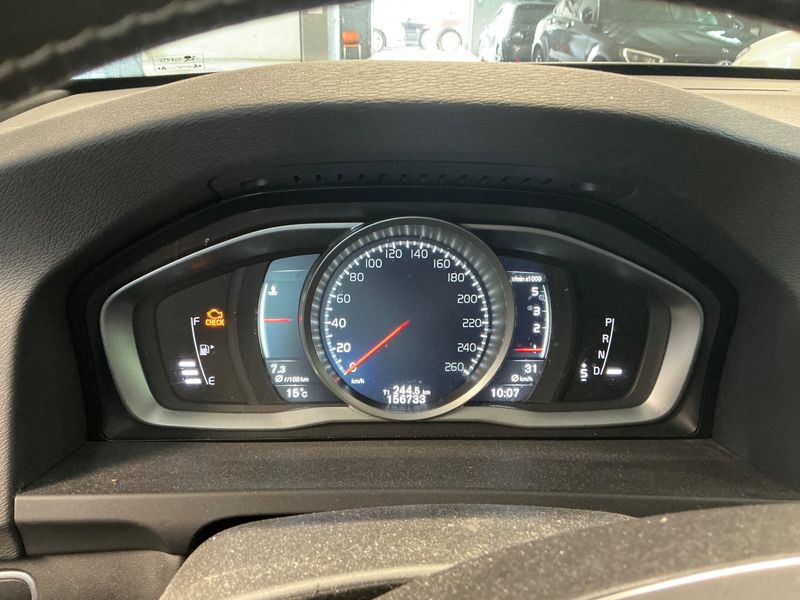 Volvo V60 2.0 D3 Linje Svart 2016 – снимка 19