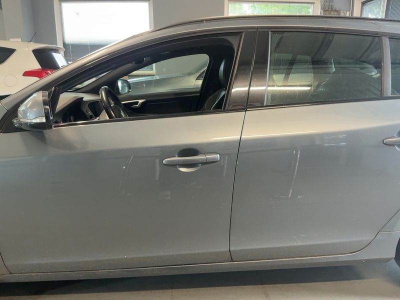 Volvo V60 2.0 D3 Linje Svart 2016 – снимка 4