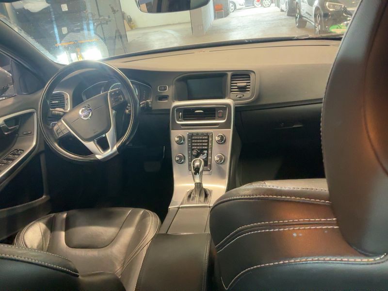 Volvo V60 2.0 D3 Linje Svart 2016 – снимка 18