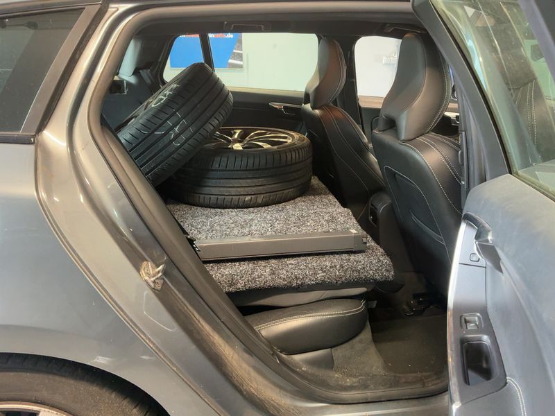 Volvo V60 2.0 D3 Linje Svart 2016 – снимка 20