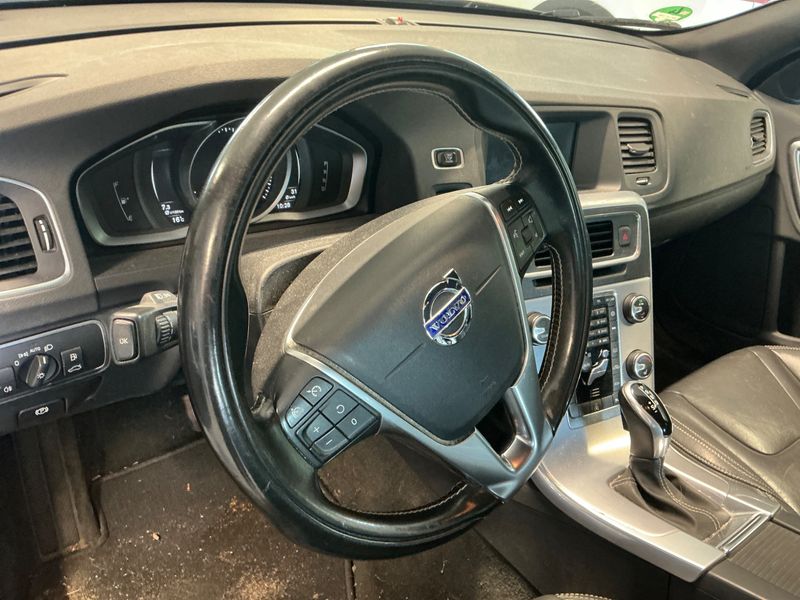 Volvo V60 2.0 D3 Linje Svart 2016 – снимка 39