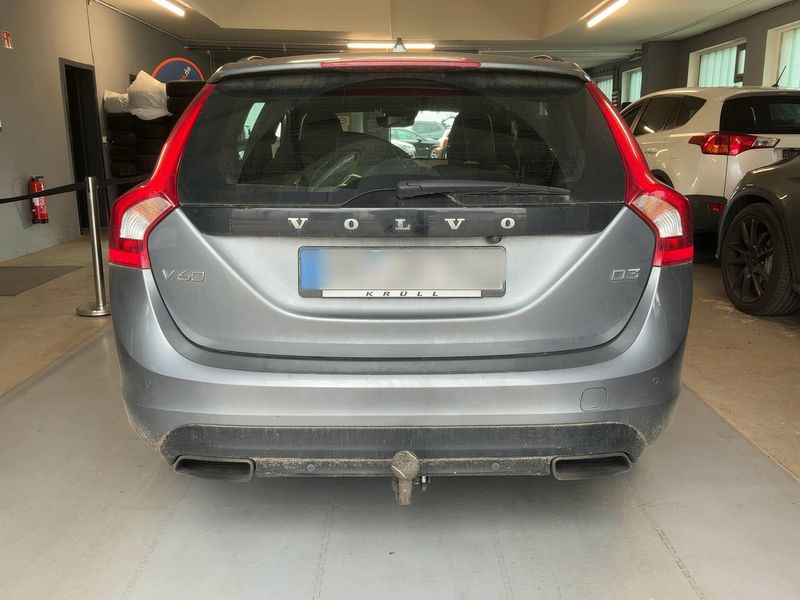 Volvo V60 2.0 D3 Linje Svart 2016 – снимка 7
