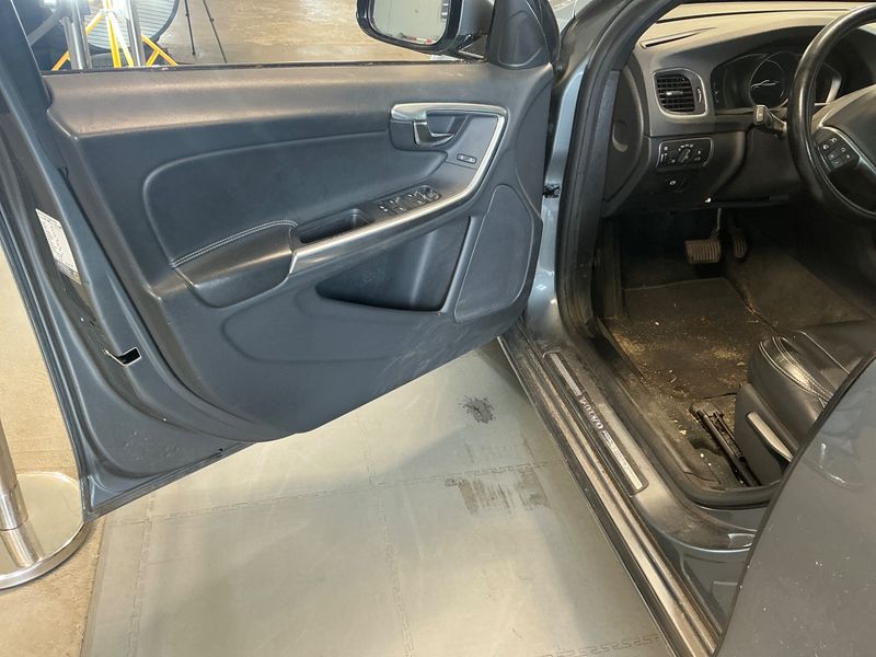 Volvo V60 2.0 D3 Linje Svart 2016 – снимка 31