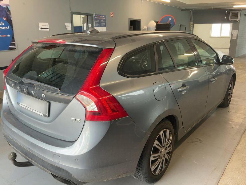 Volvo V60 2.0 D3 Linje Svart 2016 – снимка 8