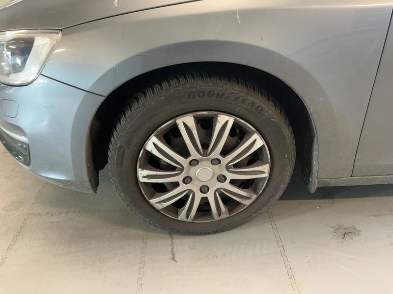Volvo V60 2.0 D3 Linje Svart 2016 – снимка 3