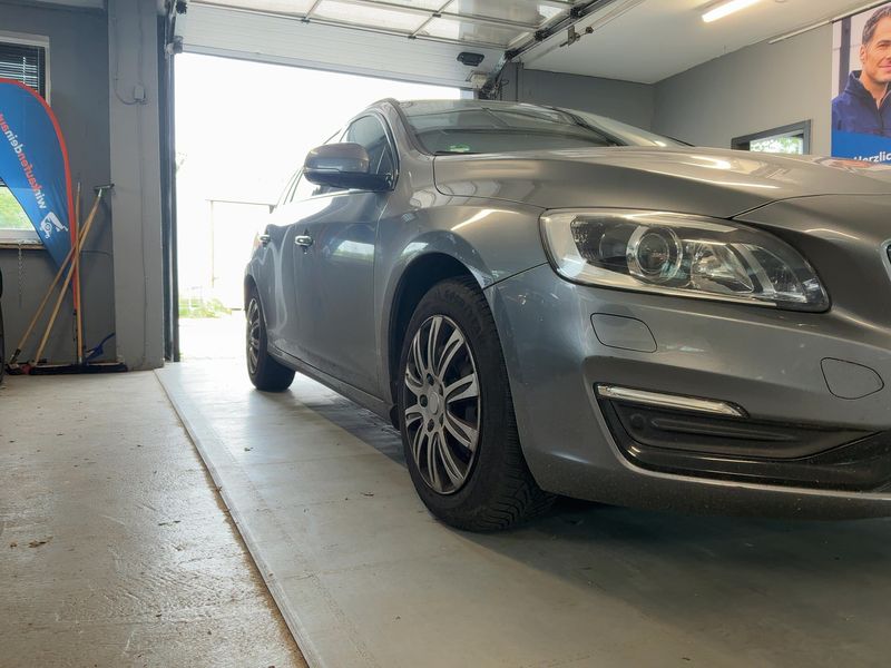 Volvo V60 2.0 D3 Linje Svart 2016 – снимка 12