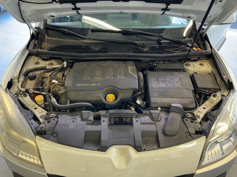 Renault Megane 1.9 dCi 2010 – снимка на щета
