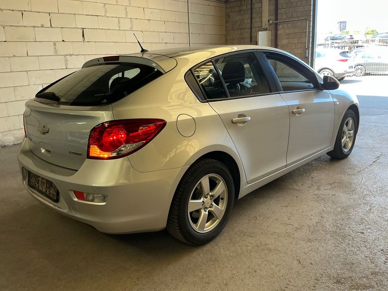 Chevrolet Cruze 1.6 LT 2011 – снимка 2
