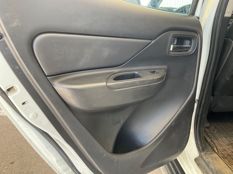 Mitsubishi L 200 2.2 DI-D Doppelkabine 4WD 2021 – снимка 40