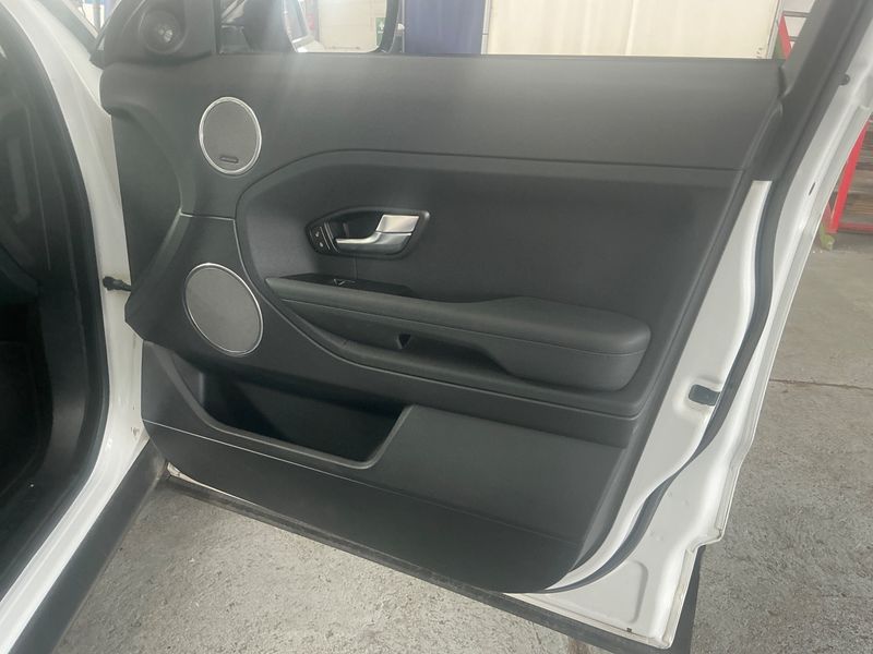 Land Rover Evoque 2.2 Td4 Pure 2015 – снимка 28