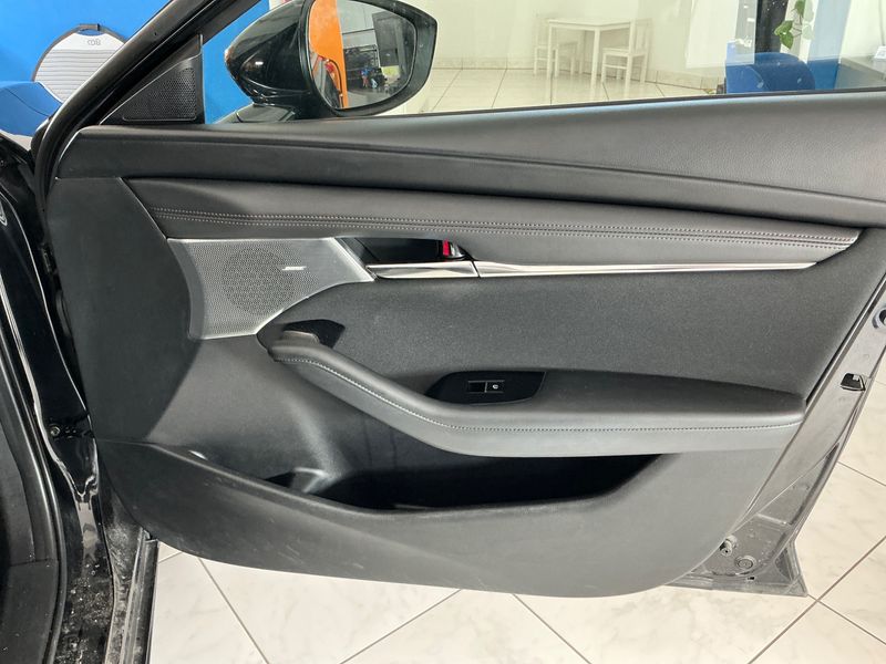 Mazda 3 2.0 Skyactiv-G Mild-Hybrid Comfort + 2021 – снимка 38