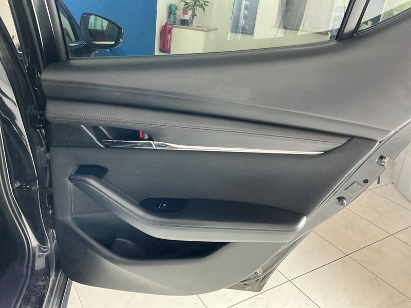 Mazda 3 2.0 Skyactiv-G Mild-Hybrid Comfort + 2021 – снимка 37