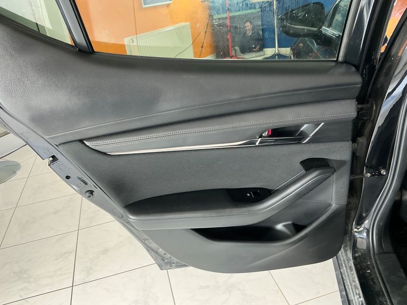 Mazda 3 2.0 Skyactiv-G Mild-Hybrid Comfort + 2021 – снимка 36