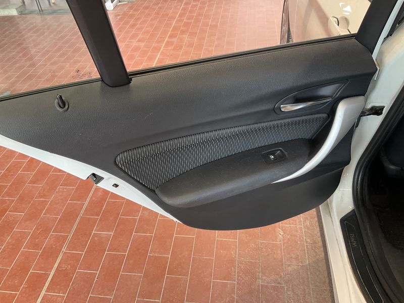 BMW 1er 116i 2011 – снимка 25
