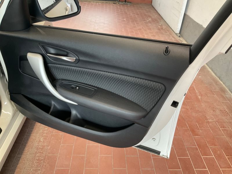 BMW 1er 116i 2011 – снимка 27