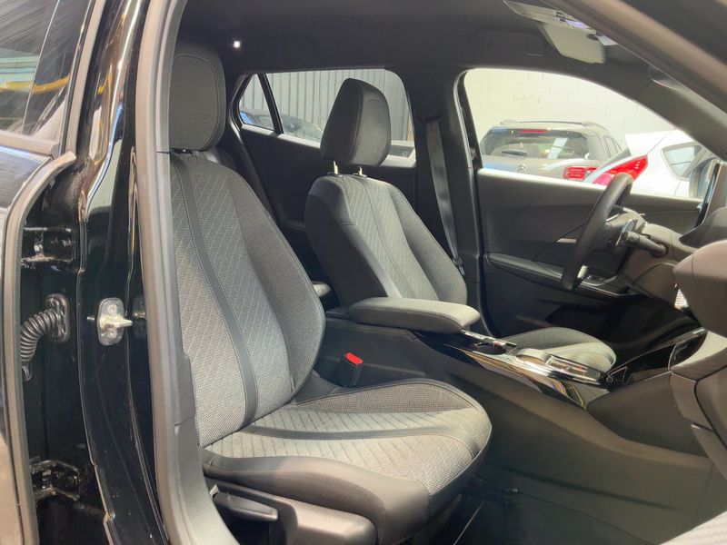 Peugeot 2008 1.2 PureTech Allure 2024 – снимка 16
