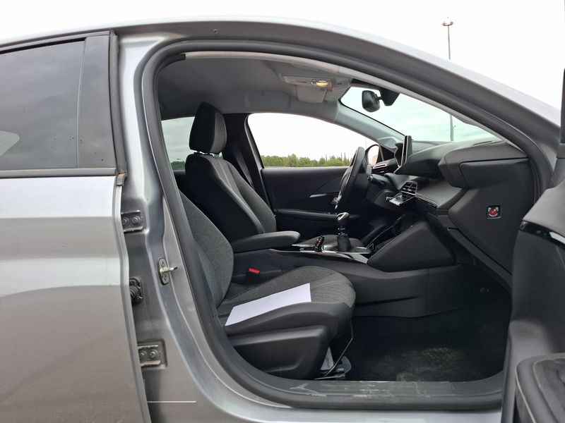 Peugeot 208 1.2 PureTech Allure 2024 – снимка 10