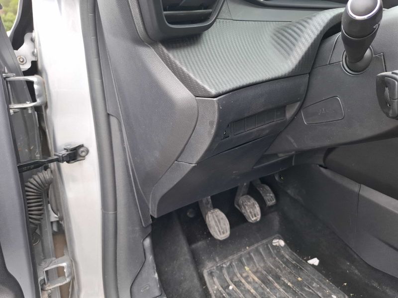 Peugeot 208 1.2 PureTech Allure 2024 – снимка 32
