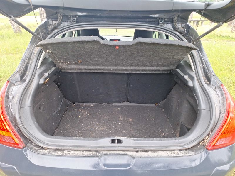 Peugeot 308 1.6 HDi Premium 2011 – снимка 9