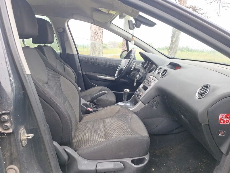 Peugeot 308 1.6 HDi Premium 2011 – снимка 10