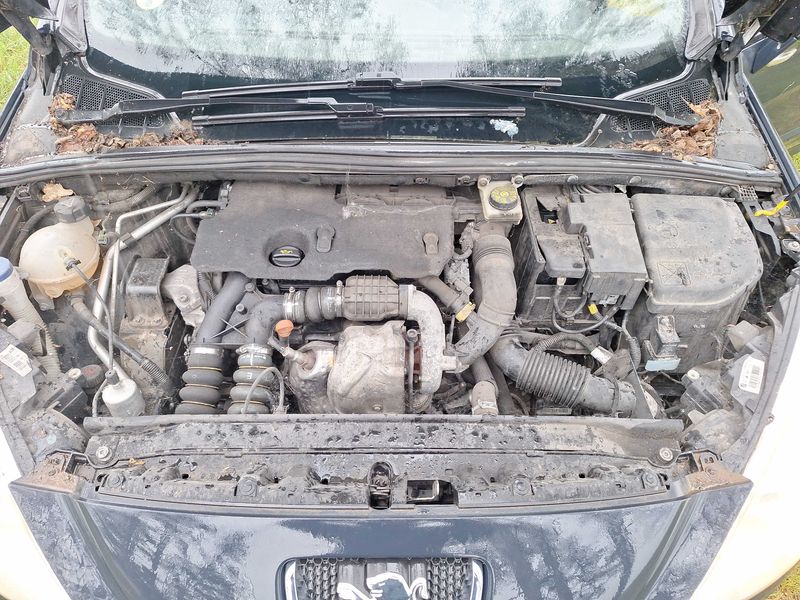Peugeot 308 1.6 HDi Premium 2011 – снимка 8