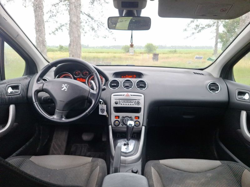 Peugeot 308 1.6 HDi Premium 2011 – снимка 11