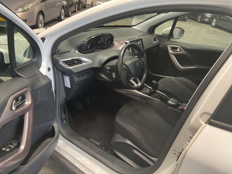 Peugeot 2008 1.2 VTi Active 2015 – снимка 3