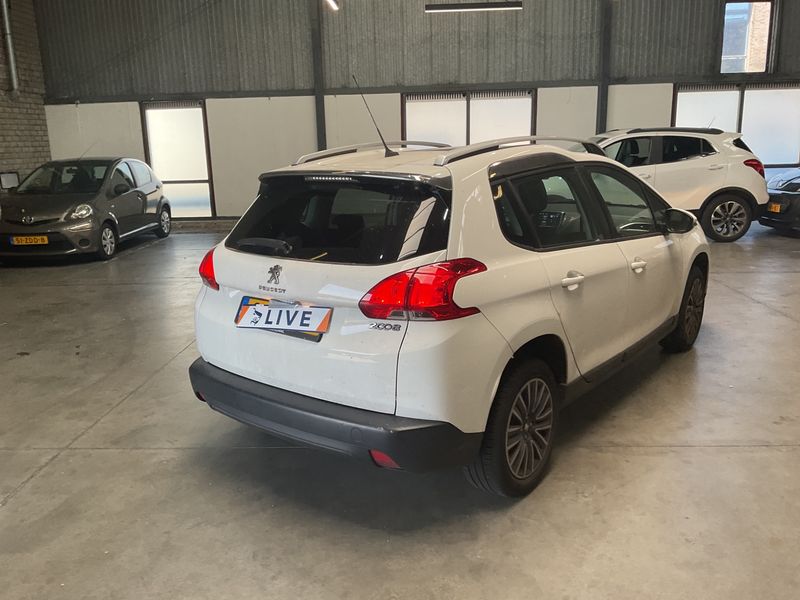 Peugeot 2008 1.2 VTi Active 2015 – снимка 2