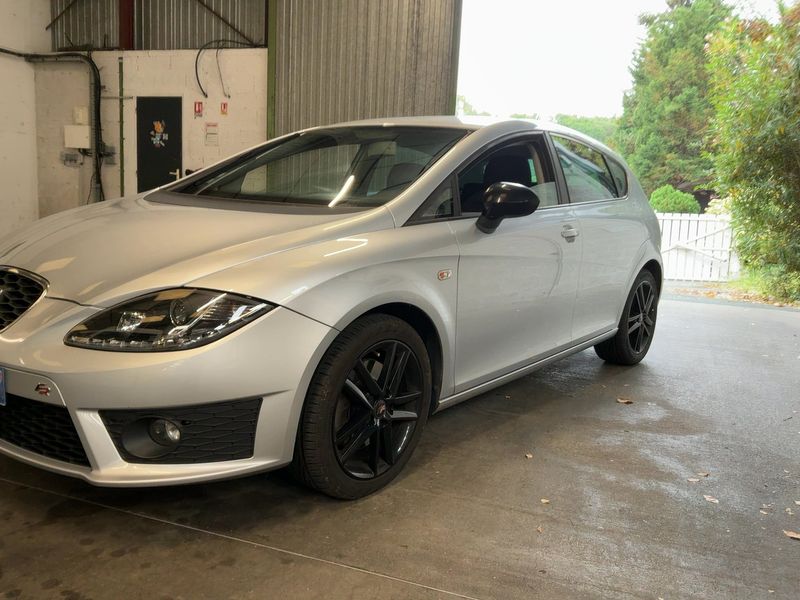 Seat Leon 2.0 TDI FR 2010 – снимка 2