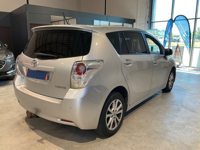 Toyota Verso 2.0 D-4D SkyView Edition 2010 – снимка 2