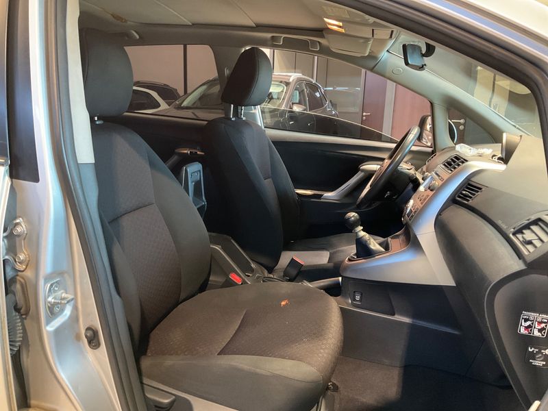 Toyota Verso 2.0 D-4D SkyView Edition 2010 – снимка 3