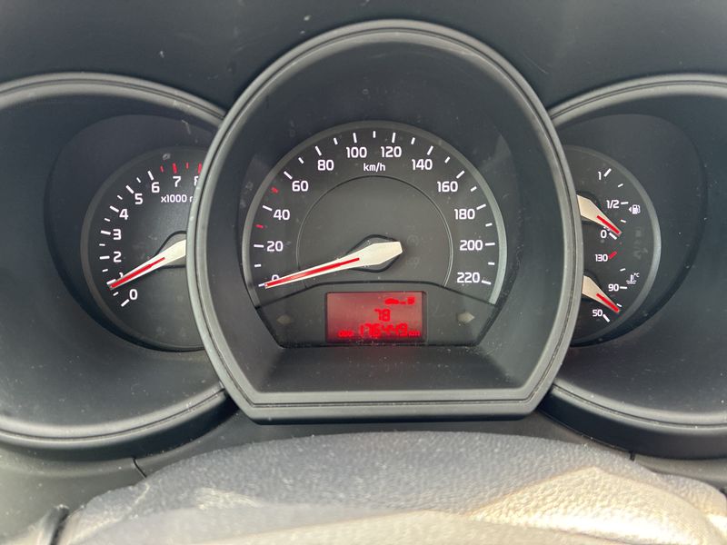 Kia Rio 1.2 Attract 2015 – снимка 11