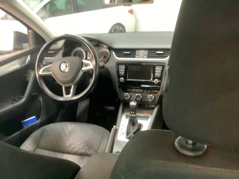 Skoda Octavia 1.6 TDI Edition 2015 – снимка 17