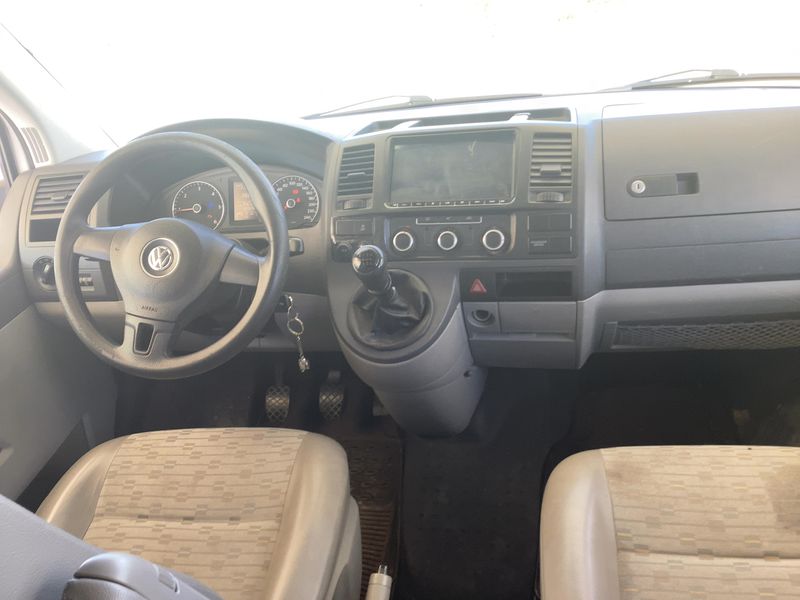 Volkswagen T5 Kombi 2.0 TDI 2010 – снимка 17